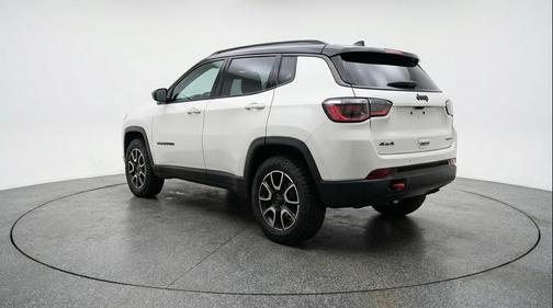 Bright White Clearcoat 2025 Jeep Compass Trailhawk