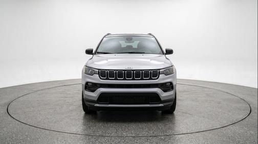Silver Zynith Metallic Clearcoat 2025 Jeep Compass Limited