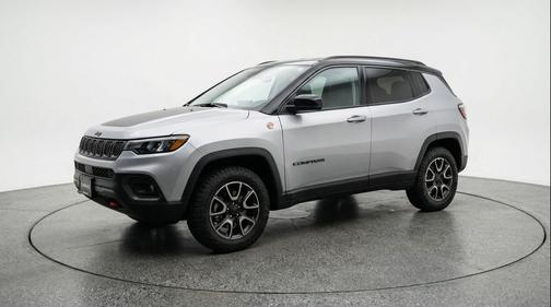 Silver Zynith Metallic Clearcoat 2025 Jeep Compass Trailhawk