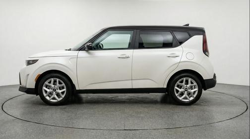 Snow White Pearl 2025 Kia Soul LX