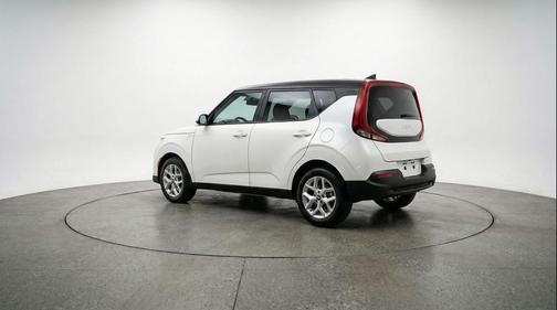 Snow White Pearl 2025 Kia Soul LX