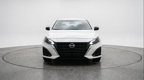 Glacier White 2025 Nissan Altima SV FWD