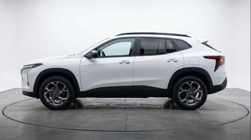 Summit White 2025 Chevrolet Trax LT