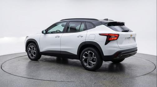 Summit White 2025 Chevrolet Trax LT
