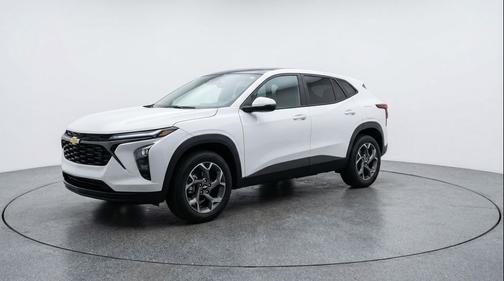 Summit White 2025 Chevrolet Trax LT