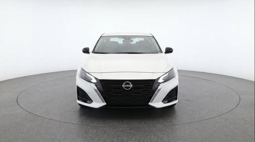 Glacier White 2025 Nissan Altima SV FWD