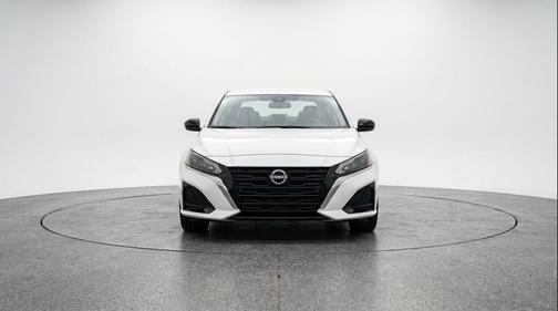 Glacier White 2025 Nissan Altima SV FWD