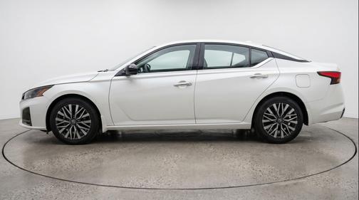 Glacier White 2025 Nissan Altima SV FWD
