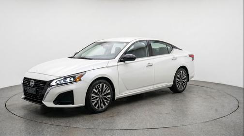 Glacier White 2025 Nissan Altima SV FWD