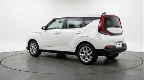 Snow White Pearl 2025 Kia Soul LX