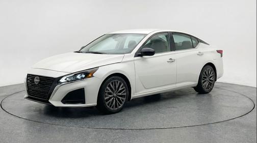 Glacier White 2025 Nissan Altima SV FWD