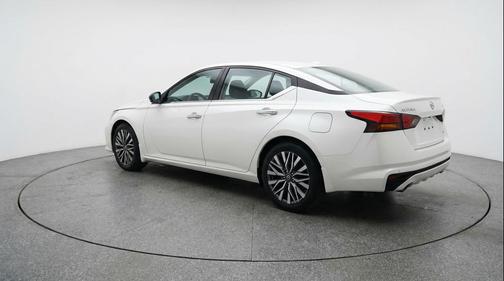 Glacier White 2025 Nissan Altima SV FWD