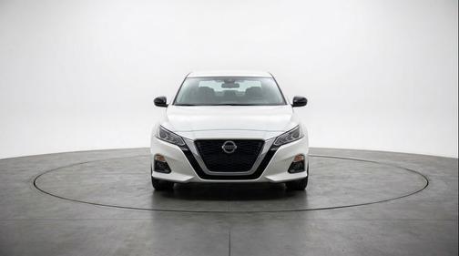Glacier White 2025 Nissan Altima SV FWD