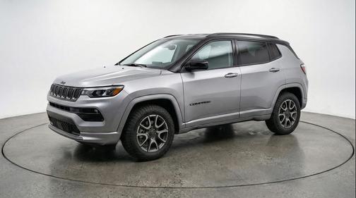 Silver Zynith Metallic Clearcoat 2025 Jeep Compass Trailhawk