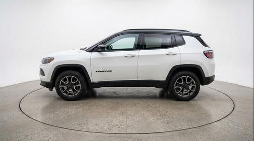 Bright White Clearcoat 2025 Jeep Compass Trailhawk