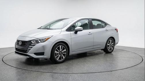 Brilliant Silver Metallic 2025 Nissan Versa 1.6 SV