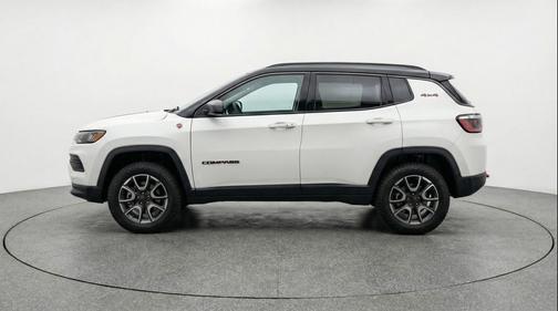 Bright White Clearcoat 2025 Jeep Compass Trailhawk