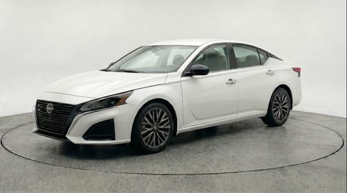 Glacier White 2025 Nissan Altima SV FWD