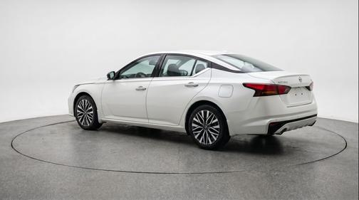 Glacier White 2025 Nissan Altima SV FWD