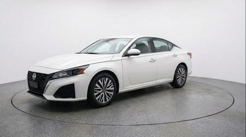 Glacier White 2025 Nissan Altima SV FWD