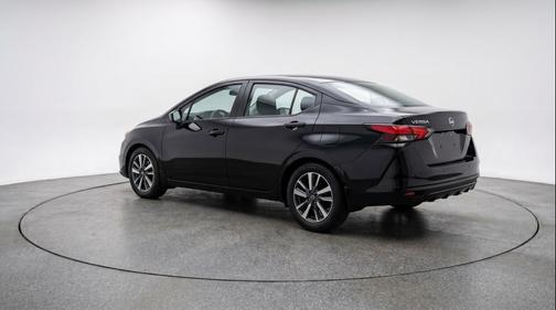 Super Black 2025 Nissan Versa 1.6 SV