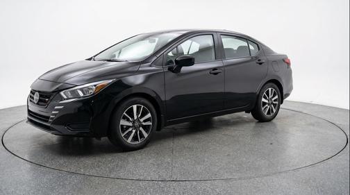 Super Black 2025 Nissan Versa 1.6 SV