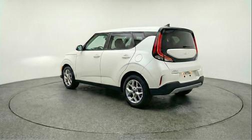 Snow White Pearl 2025 Kia Soul LX