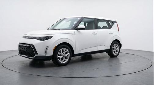 Snow White Pearl 2025 Kia Soul LX