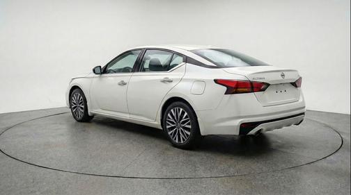 Glacier White 2025 Nissan Altima SV FWD
