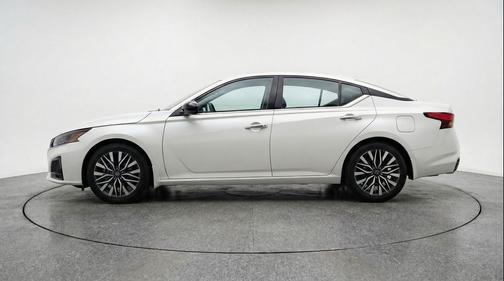 Glacier White 2025 Nissan Altima SV FWD