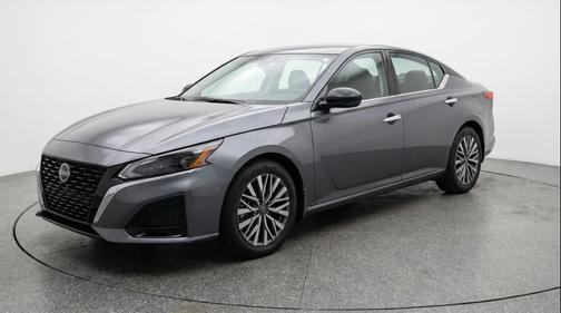Gun Metallic 2025 Nissan Altima SV FWD