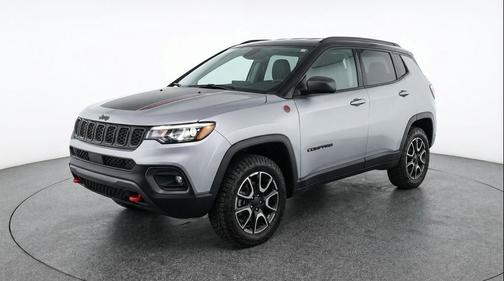 Silver Zynith Metallic Clearcoat 2025 Jeep Compass Trailhawk