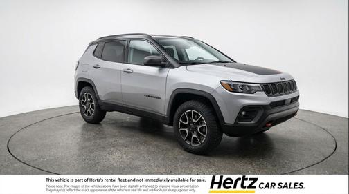 Silver Zynith Metallic Clearcoat 2025 Jeep Compass Trailhawk