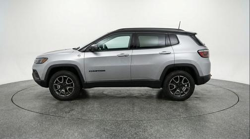 Silver Zynith Metallic Clearcoat 2025 Jeep Compass Trailhawk