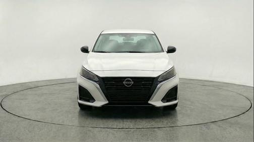 Glacier White 2025 Nissan Altima SV FWD