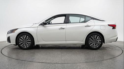 Glacier White 2025 Nissan Altima SV FWD
