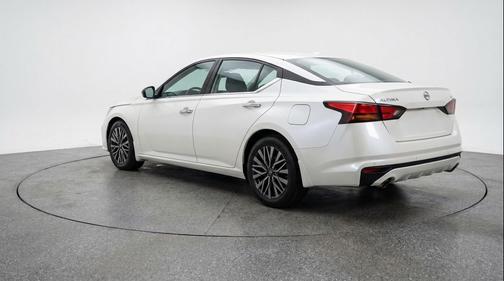 Glacier White 2025 Nissan Altima SV FWD