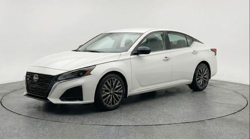 Glacier White 2025 Nissan Altima SV FWD