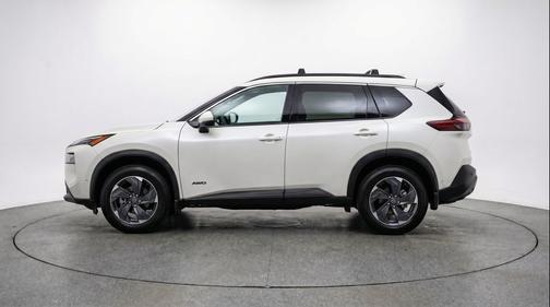 Everest White Pearl Tricoat 2025 Nissan Rogue SV