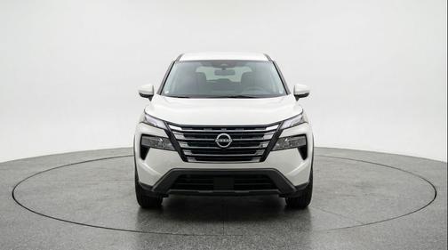 Everest White Pearl Tricoat 2025 Nissan Rogue SV