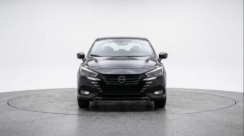 Super Black 2025 Nissan Versa 1.6 SV