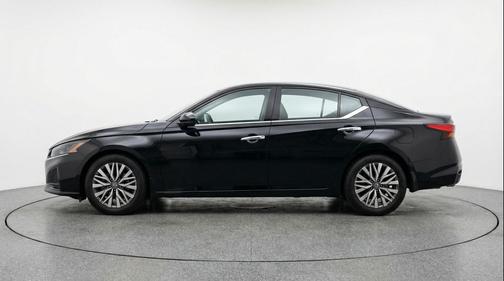 Super Black 2025 Nissan Altima SV FWD