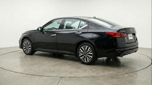 Super Black 2025 Nissan Altima SV FWD