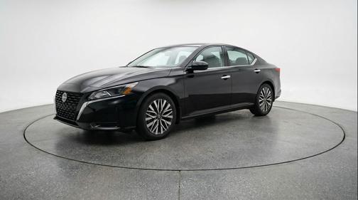 Super Black 2025 Nissan Altima SV FWD