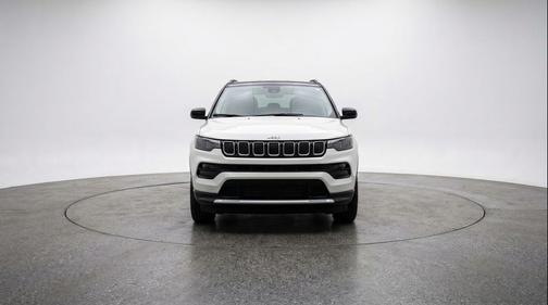 Bright White Clearcoat 2025 Jeep Compass Latitude