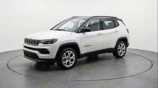 Bright White Clearcoat 2025 Jeep Compass Latitude