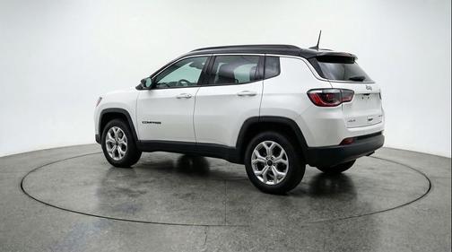 Bright White Clearcoat 2025 Jeep Compass Latitude