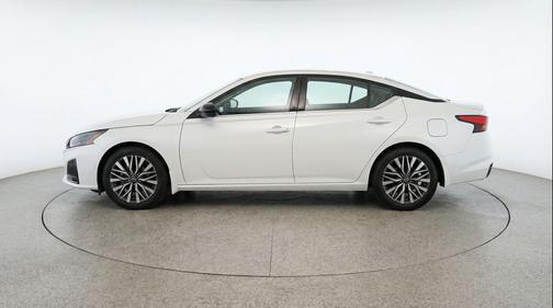 Glacier White 2025 Nissan Altima SV FWD