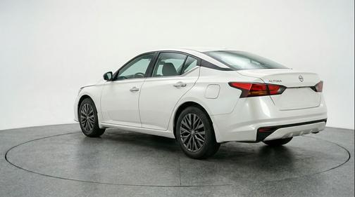Glacier White 2025 Nissan Altima SV FWD