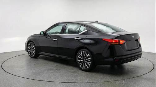 Super Black 2025 Nissan Altima SV FWD